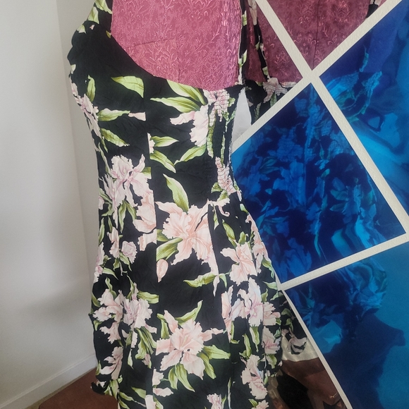 Beautiful Hawaii style dress from Hawaii - Picture 2 of 5